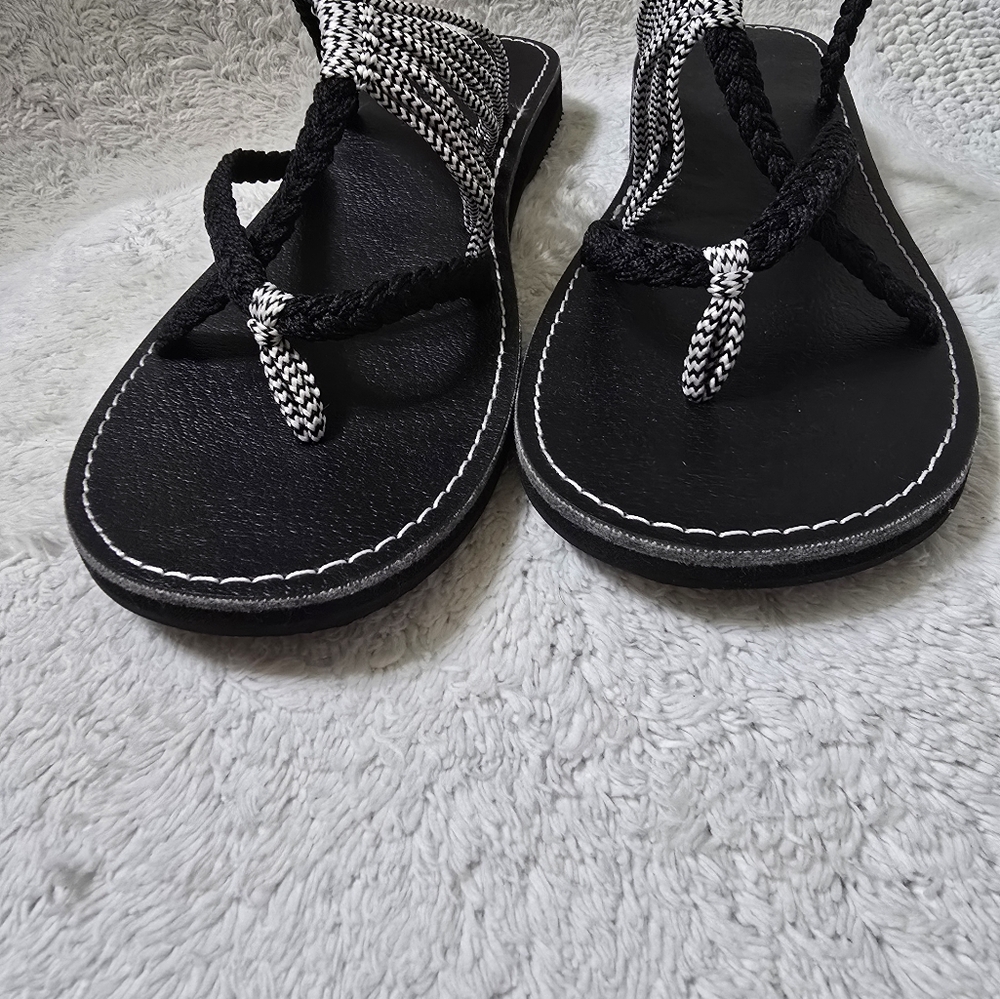 PLAKA Black and White Hand-Woven Thong Sandals Size 9 - Picture 5 of 5